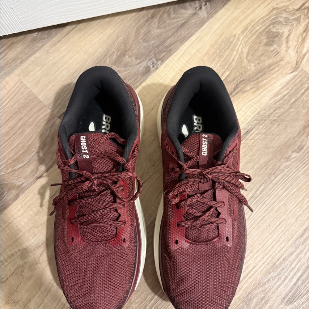 Brooks Ghost Max 2 Men’s size 8 in excellent condition